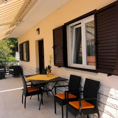 Vera Apartment